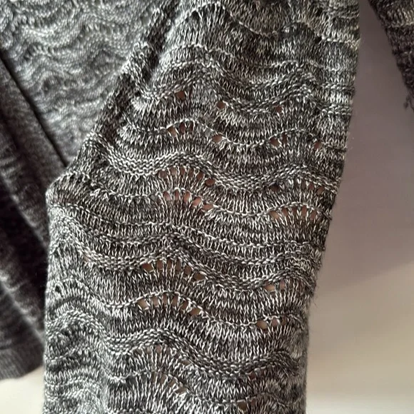 Grey Cardigan sweater size small - Picture 5 of 10